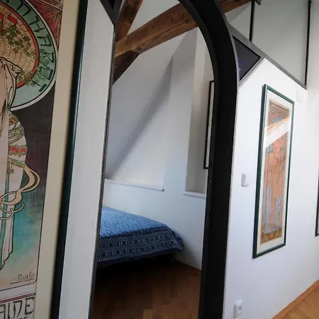 Pvh Charming Flats Vlasska Apartment *